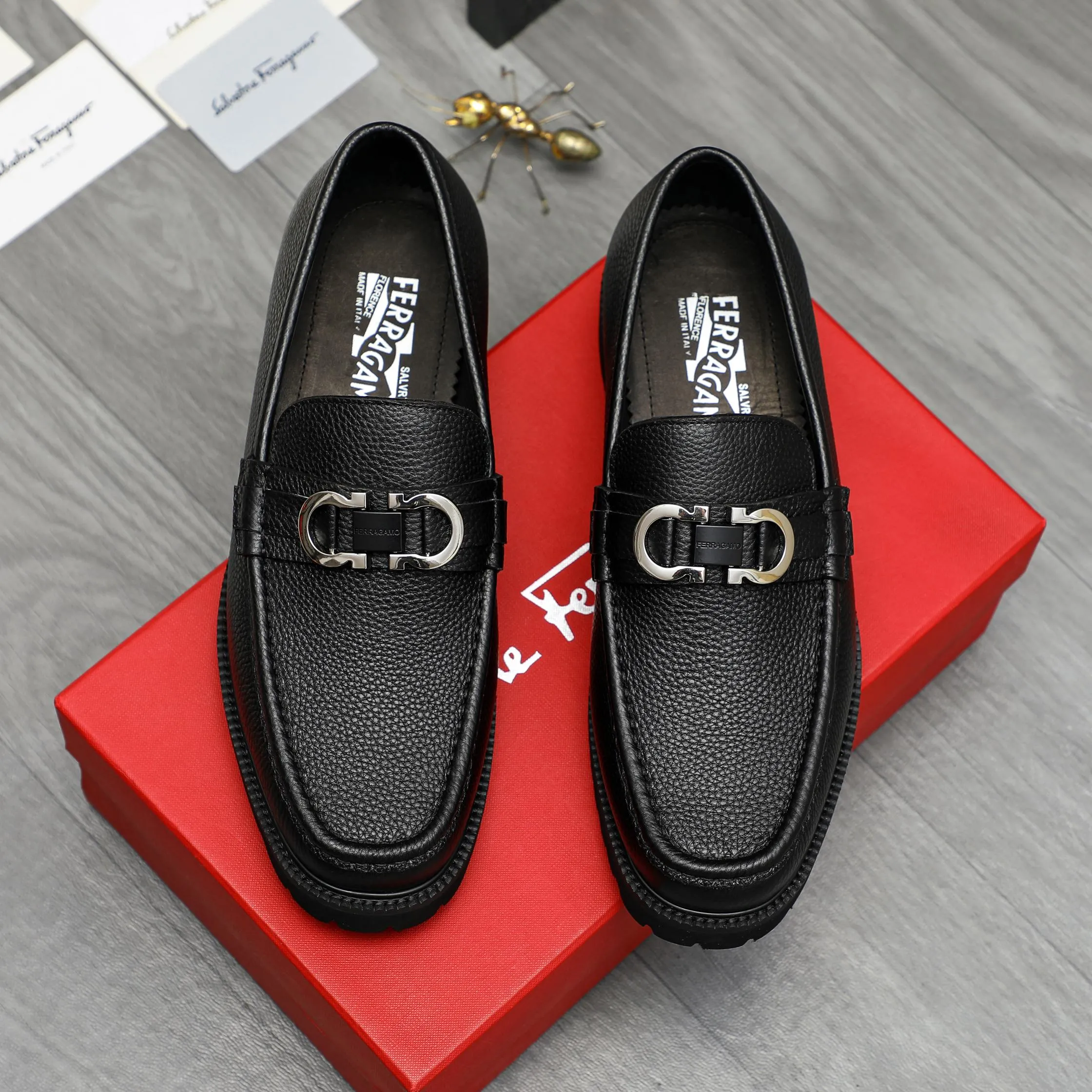 Men's shoes 💰540 Product trademark: Ferragamo "Ferragamo" business slip-on leather shoes Regular size: 38-44 (45.46 custom-made, non-returnable) Product materials: Selected high-quality small pebbled cowhide upper, cowhide lining, original outsole